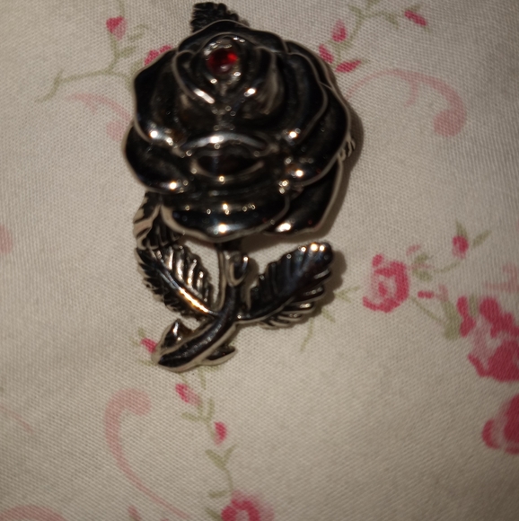 Ed Hardy Rose Pendant - Picture 2 of 7